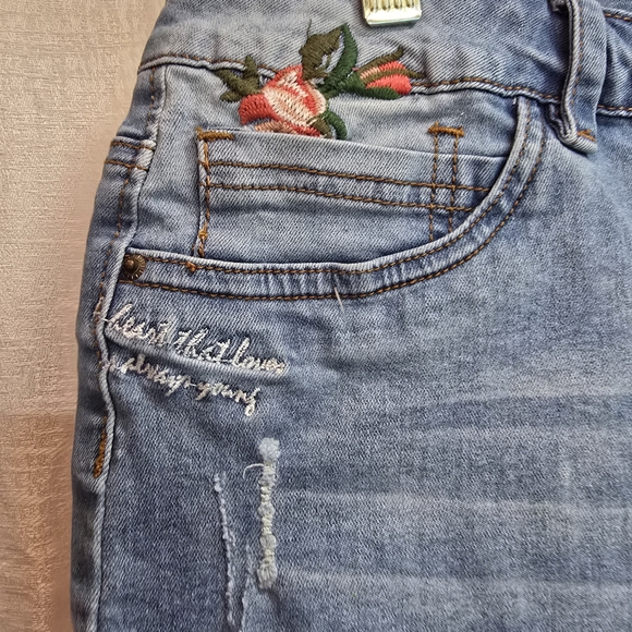Angel Kiss Blue Denim Women's Shorts with Floral Embroidery - Picture 3 of 5